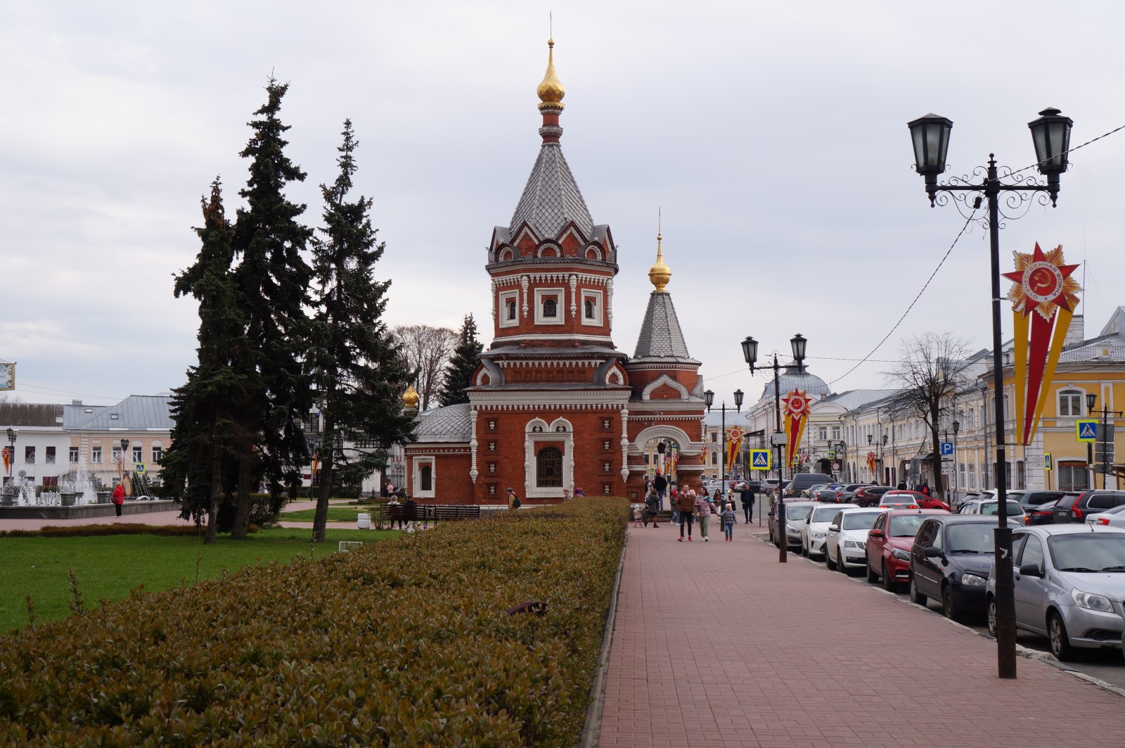 Зоопарк, окраины и старинные храмы