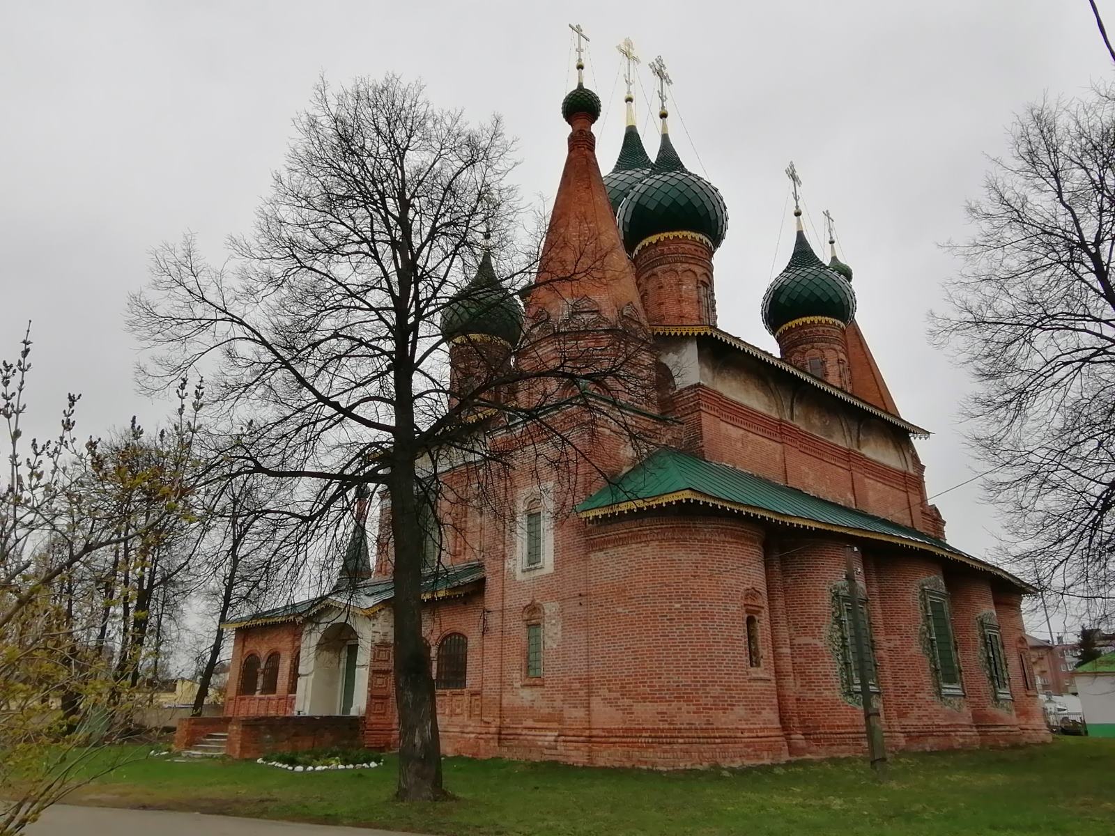 Городские особняки и Толгский монастырь