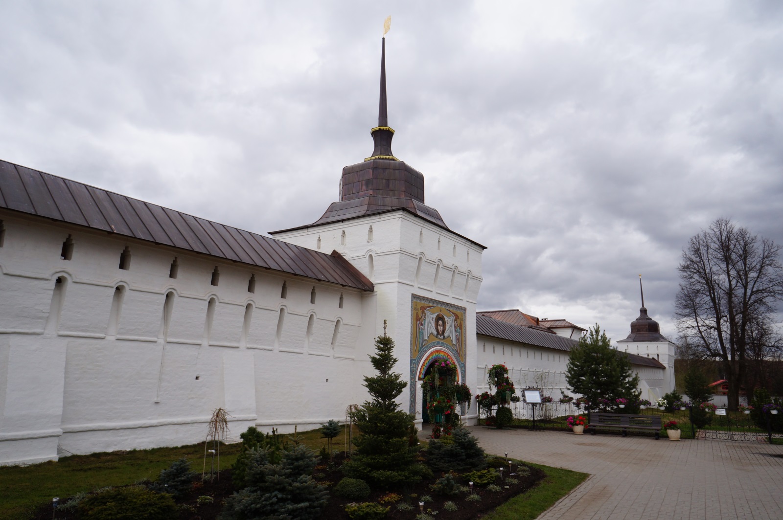 Городские особняки и Толгский монастырь