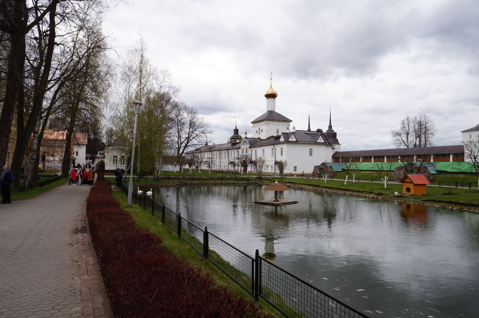 Городские особняки и Толгский монастырь