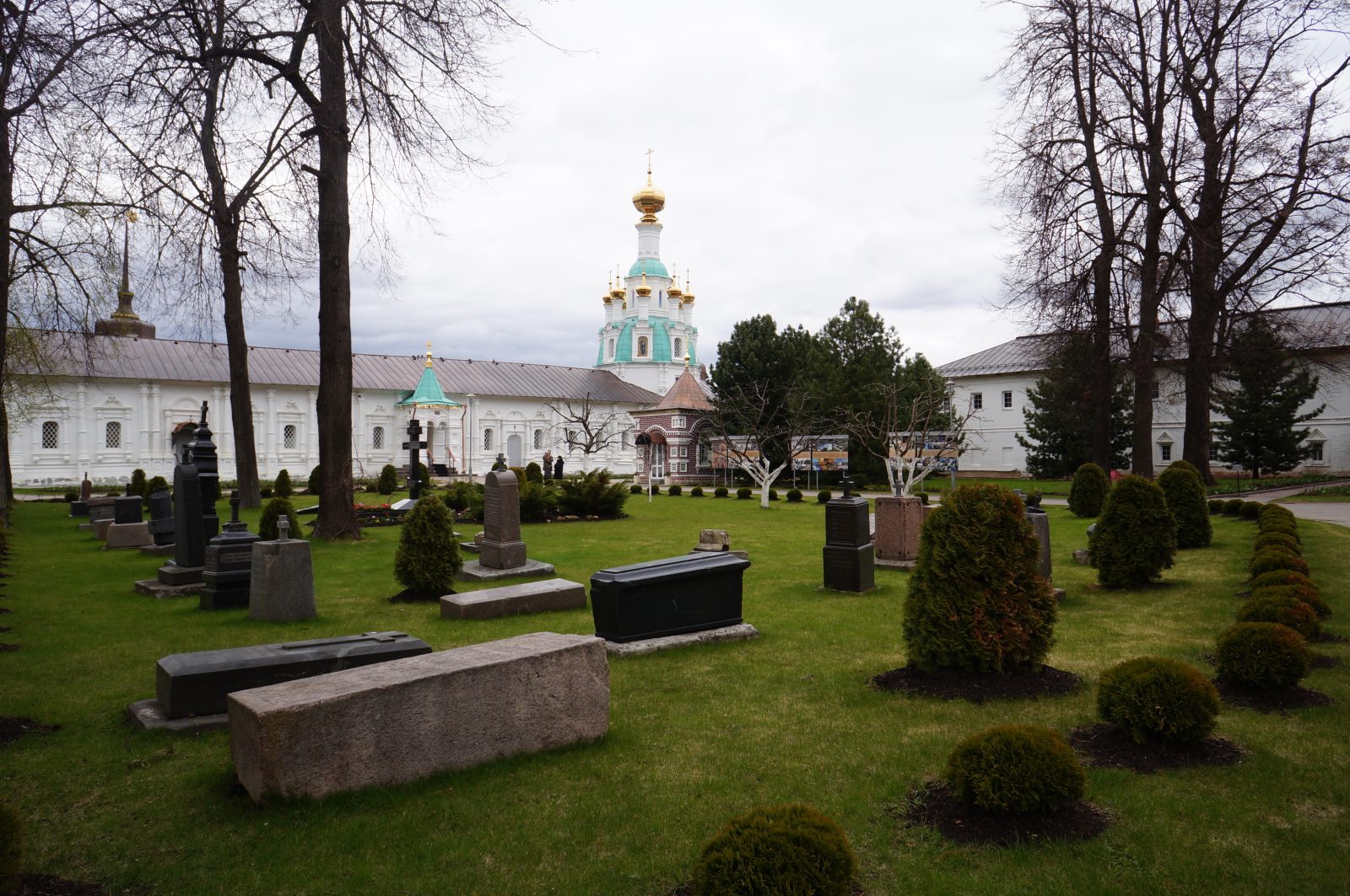 Городские особняки и Толгский монастырь