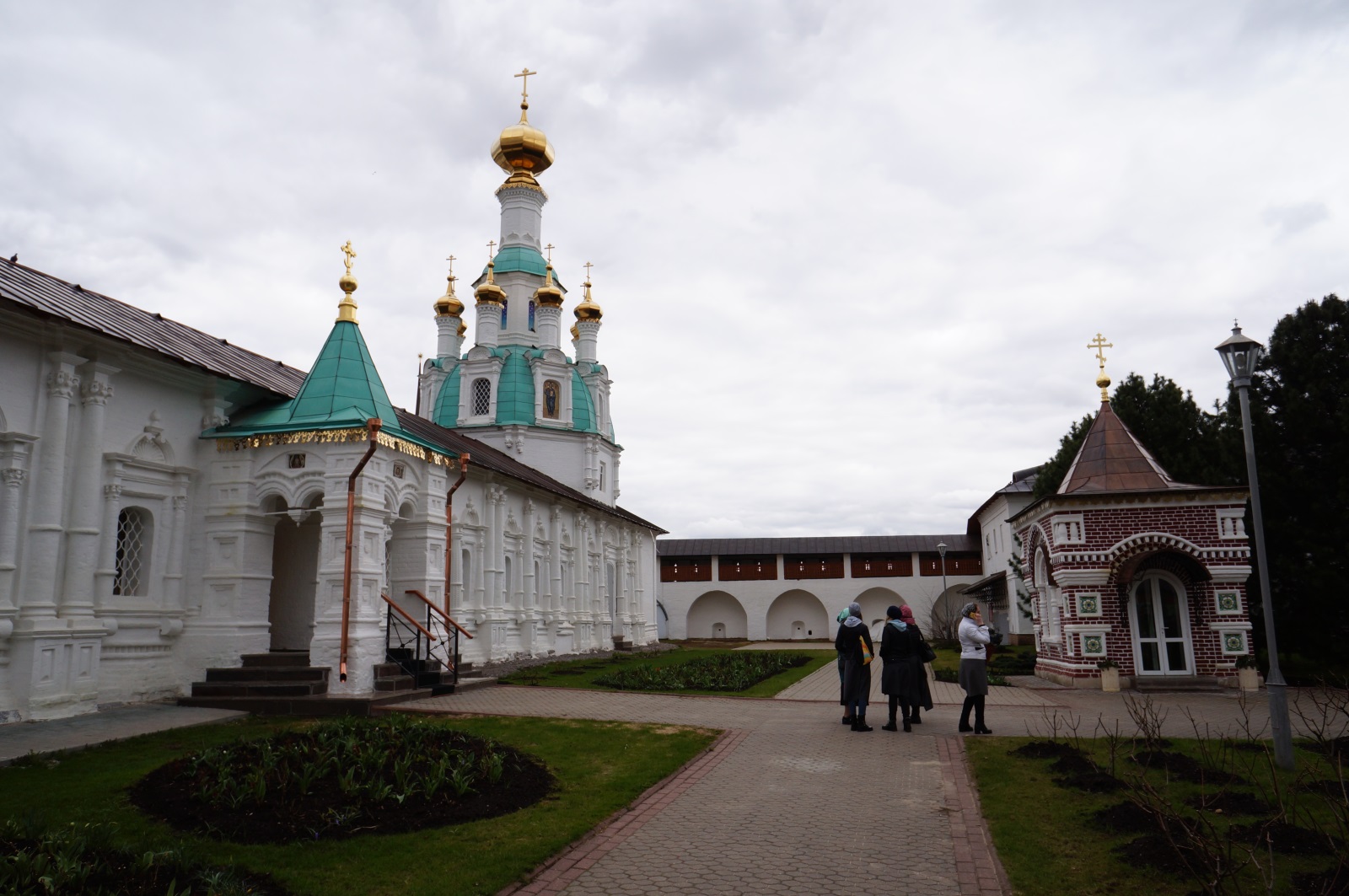 Городские особняки и Толгский монастырь