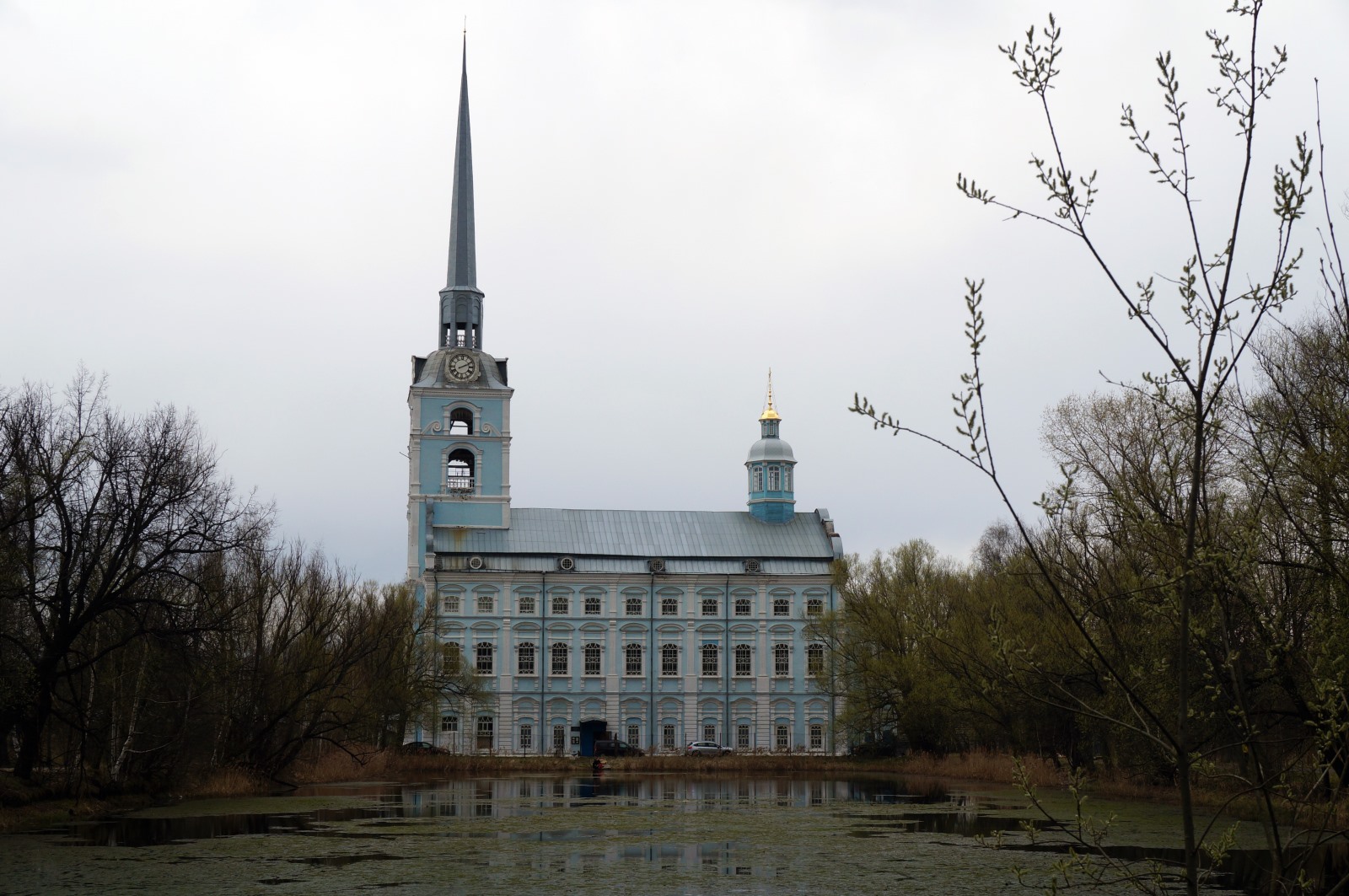 Зоопарк, окраины и старинные храмы