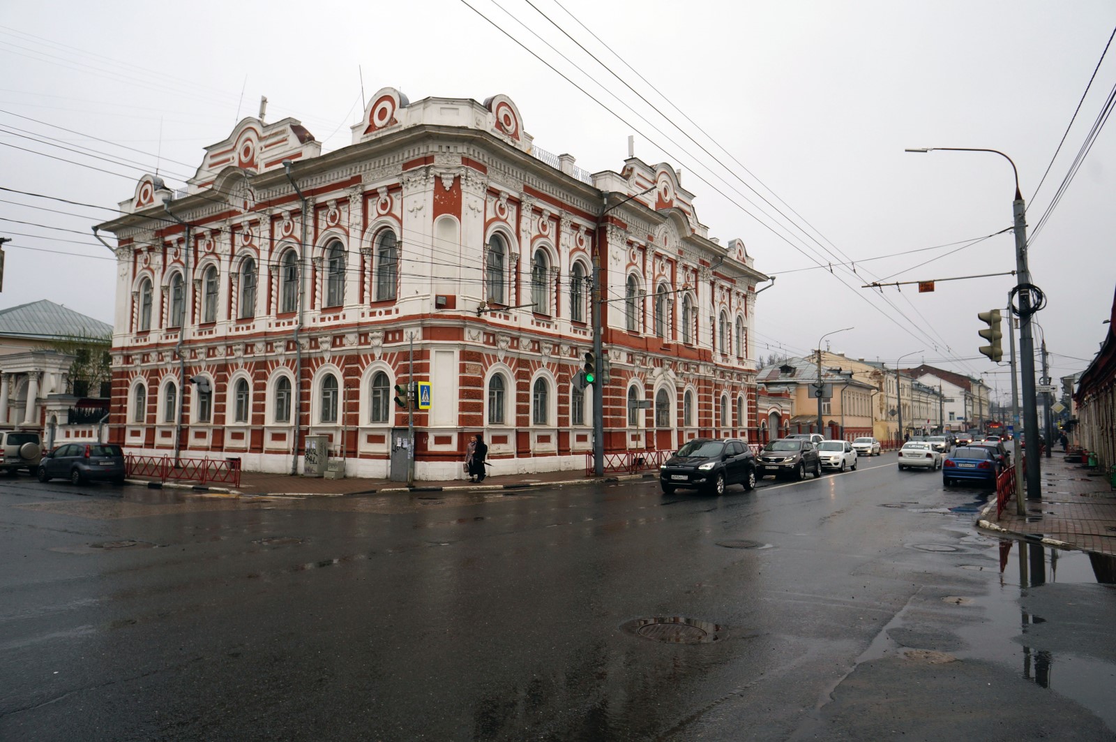 Городские особняки и Толгский монастырь